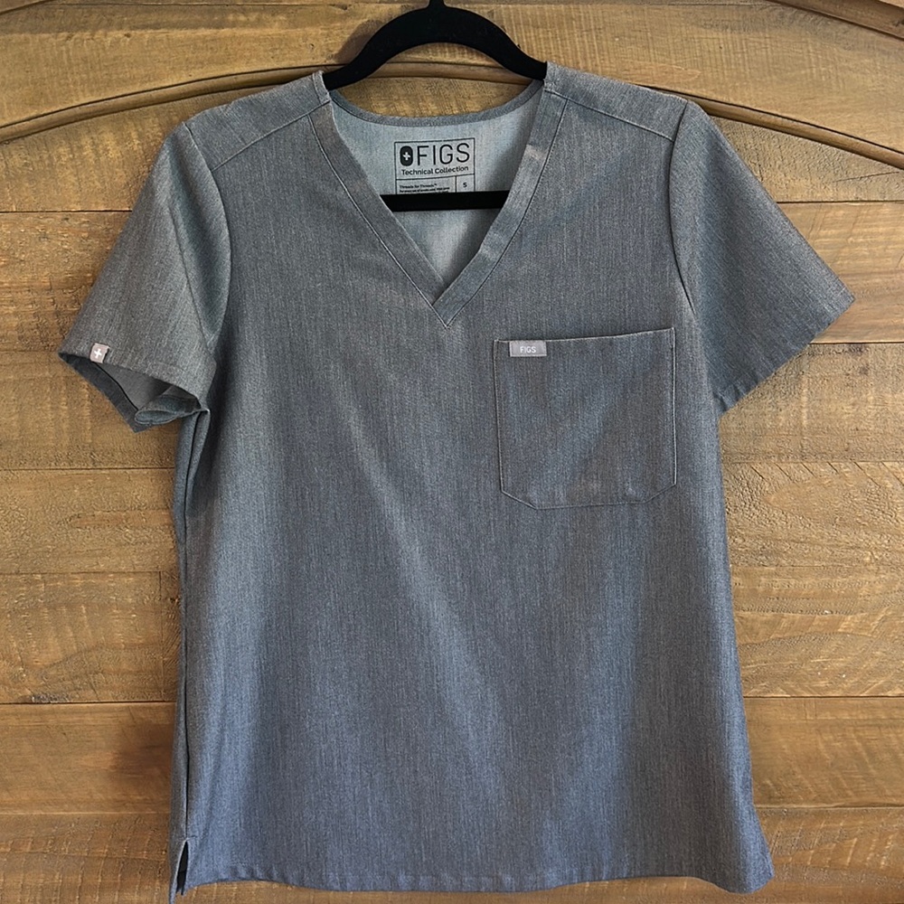 Figs scrub top